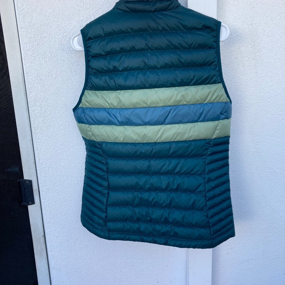 Patagonia Teal and Green Puffer Vest - Picture 3 of 3